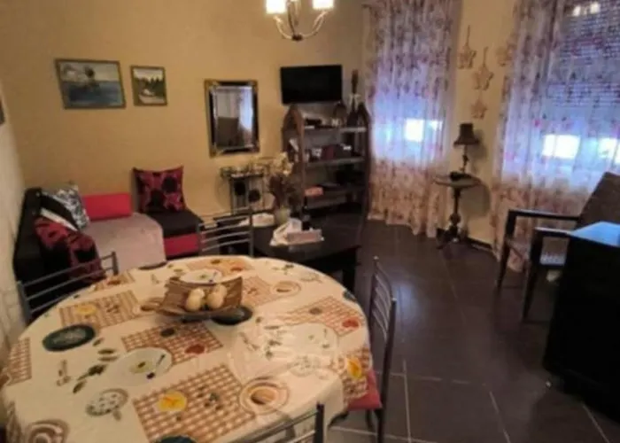 Cozy Alexandros Near Aqueduct Appartamento